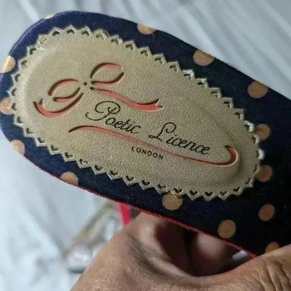 Poretic licence heels - Picture 4 of 5